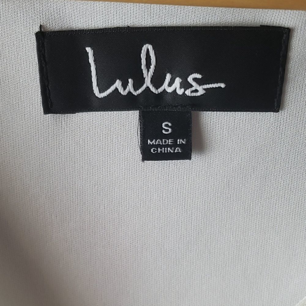 Lulu's Floral Top - Picture 2 of 3